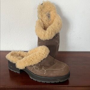 UGG Blossom Dark Brown & Shearling Embroidered Mules Clogs Size 8